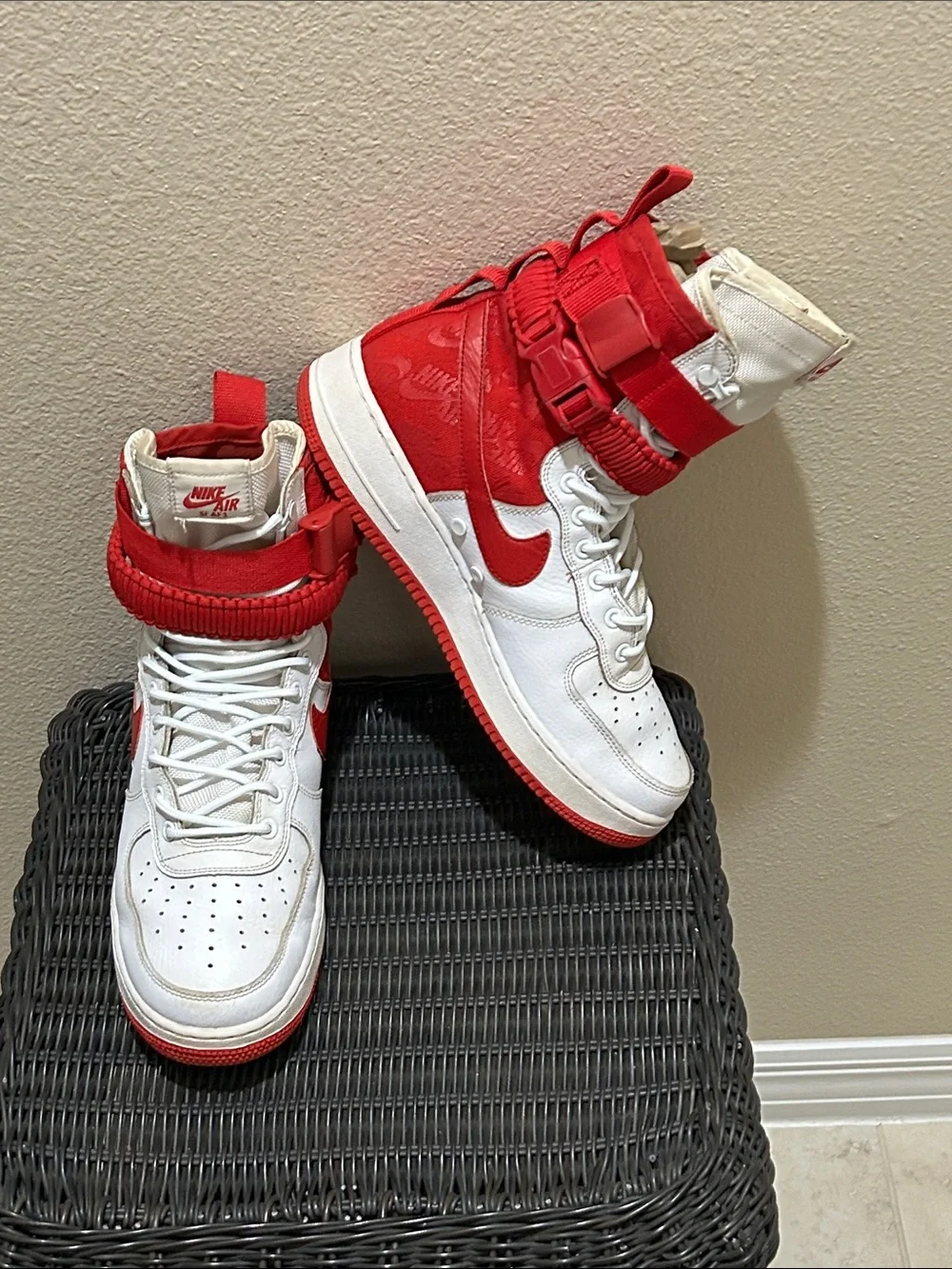 Nike SF Air Force 1 High White University Red AR1955-100